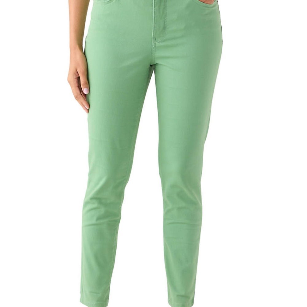 Crown & Ivy Vibrant Green High Rise. skinny Jeans